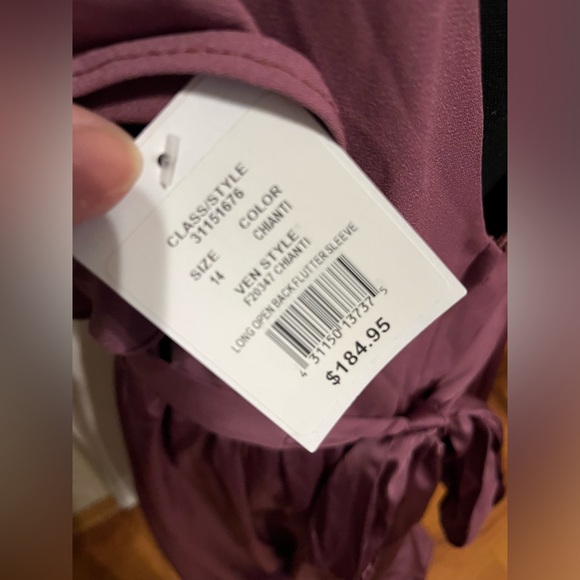 David’s Bridal Simple and elegant long back flutter sleeves gown Chianti S14 NWT - Picture 9 of 9